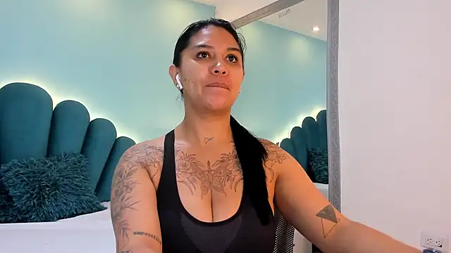 sharlott18 online show from 01/13/26, 12:32