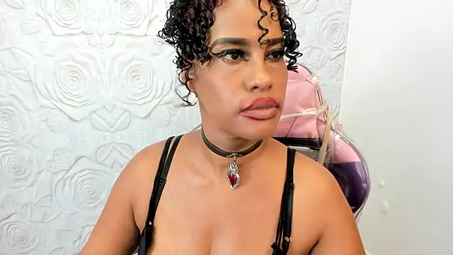 Snapshot of pamela_guzmaan chatting on 01/10/25, 07:54 pamela guzmaan online show from 01/10/25, 07:54