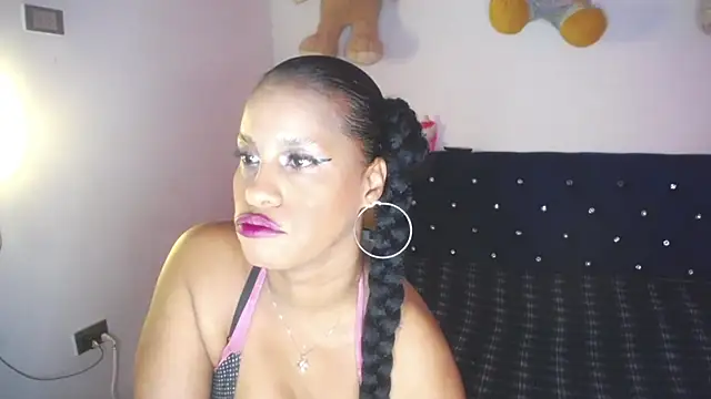 Snapshot of pamela_guzmaan chatting on 11/06/25, 07:15 pamela guzmaan online show from 11/06/25, 07:15