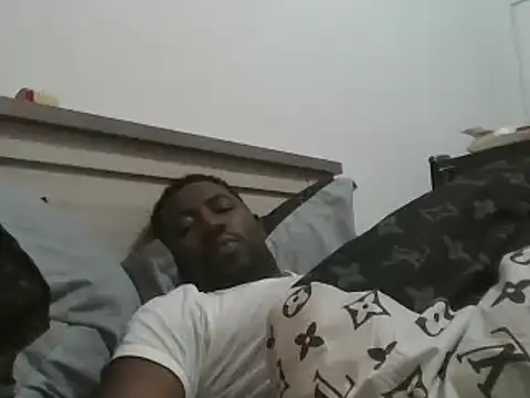 Snapshot of Tonton1988 chatting on 02/25/25, 10:26 Tonton1988 online show from 02/25/25, 10:26
