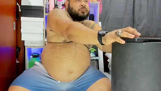 Snapshot of Latino_bigcock chatting on 02/01/25, 02:47 Latino bigcock online show from 02/01/25, 02:47