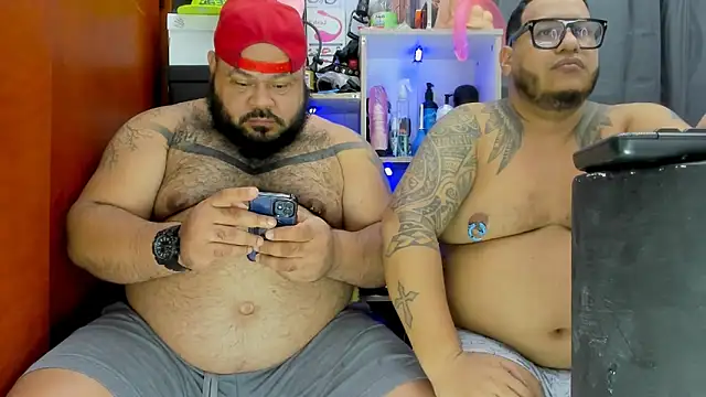 Snapshot of Latino_bigcock chatting on 02/14/25, 05:51 Latino bigcock online show from 02/14/25, 05:51