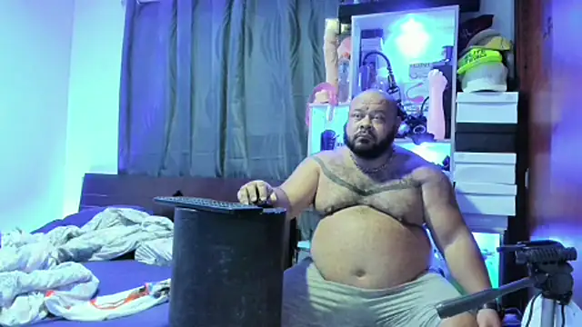 Snapshot of Latino_bigcock chatting on 02/21/25, 10:37 Latino bigcock online show from 02/21/25, 10:37