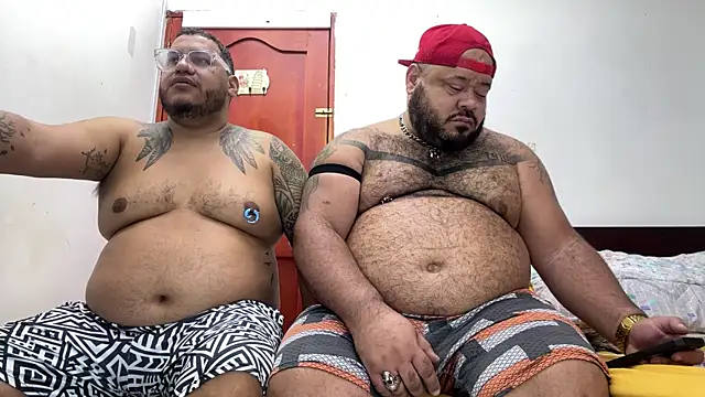 Snapshot of Latino_bigcock chatting on 10/19/25, 08:53 Latino bigcock online show from 10/19/25, 08:53