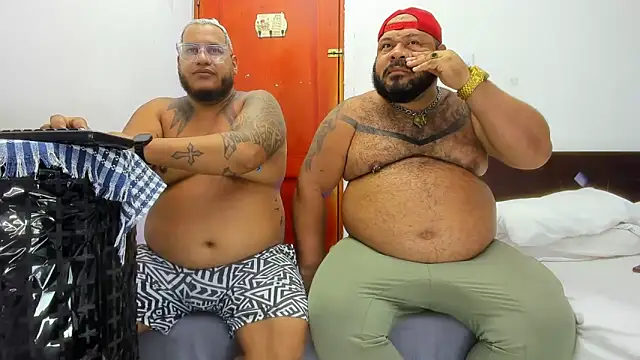 Snapshot of Latino_bigcock chatting on 11/20/25, 01:50 Latino bigcock online show from 11/20/25, 01:50