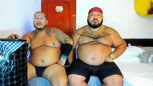 Snapshot of Latino_bigcock chatting on 11/29/25, 05:43 Latino bigcock online show from 11/29/25, 05:43