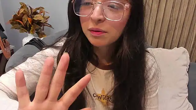 Snapshot of Eva_Macalliter chatting on 03/20/25, 02:40 Eva Macalliter online show from 03/20/25, 02:40