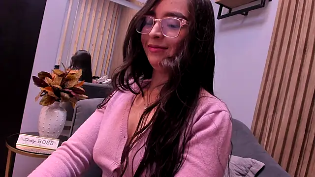 Eva Macalliter online show from 11/05/25, 03:39