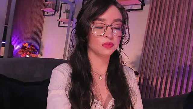 Eva Macalliter online show from 04/19/26, 03:17