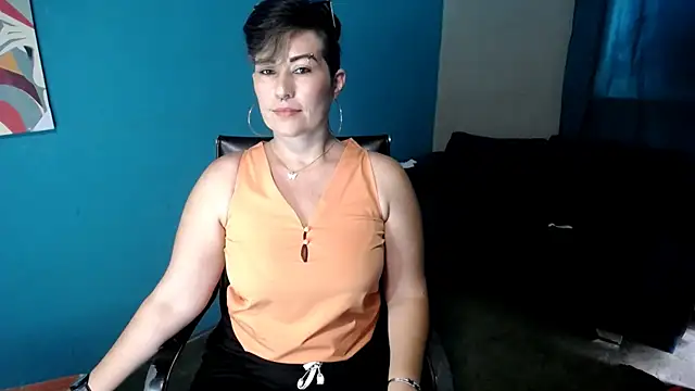Sunny rayz  online show from 07/06/26, 02:47