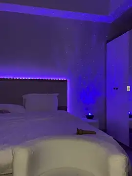 Snapshot of blacktourmaline- chatting on 12/23/24, 12:03 blacktourmaline- online show from 12/23/24, 12:03