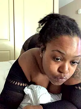 SweetHoneyBunz online show from 04/29/26, 05:52