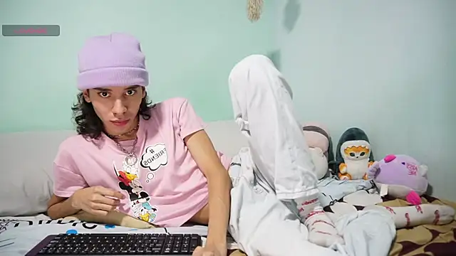 Snapshot of imcoltonalvin chatting on 01/29/25, 02:51 imcoltonalvin online show from 01/29/25, 02:51