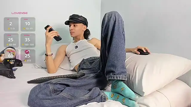 Snapshot of imcoltonalvin chatting on 02/27/25, 03:36 imcoltonalvin online show from 02/27/25, 03:36