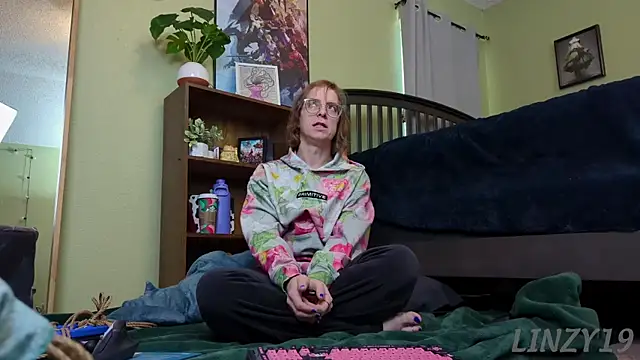 Snapshot of Linzy_19 chatting on 12/31/24, 03:20 Linzy 19 online show from 12/31/24, 03:20