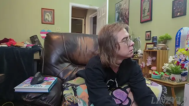 Snapshot of Linzy_19 chatting on 01/21/25, 05:41 Linzy 19 online show from 01/21/25, 05:41