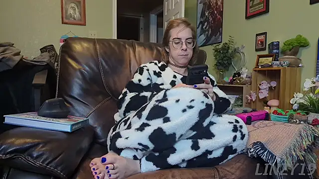 Snapshot of Linzy_19 chatting on 01/22/25, 04:23 Linzy 19 online show from 01/22/25, 04:23