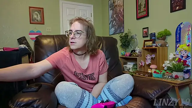 Snapshot of Linzy_19 chatting on 01/25/25, 03:40 Linzy 19 online show from 01/25/25, 03:40