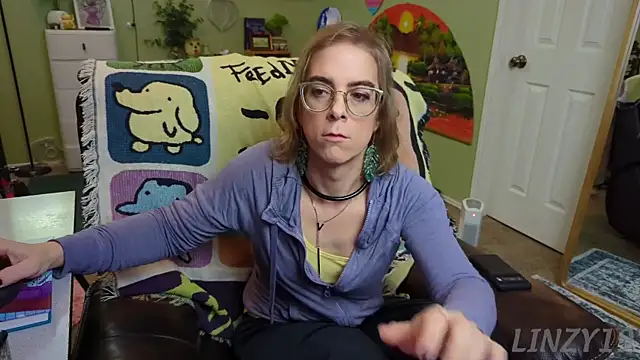 Snapshot of Linzy_19 chatting on 02/11/25, 02:57 Linzy 19 online show from 02/11/25, 02:57