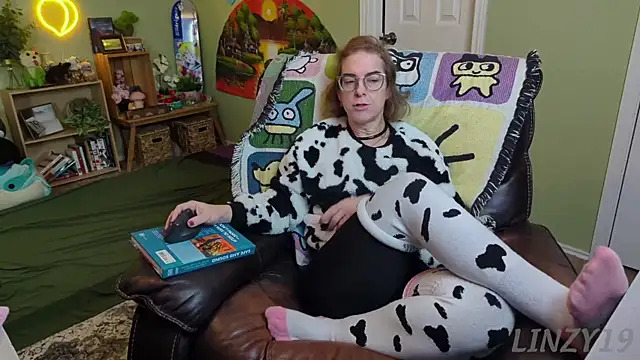 Snapshot of Linzy_19 chatting on 02/14/25, 03:26 Linzy 19 online show from 02/14/25, 03:26