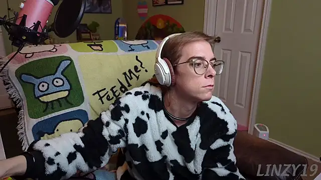 Snapshot of Linzy_19 chatting on 02/22/25, 03:12 Linzy 19 online show from 02/22/25, 03:12