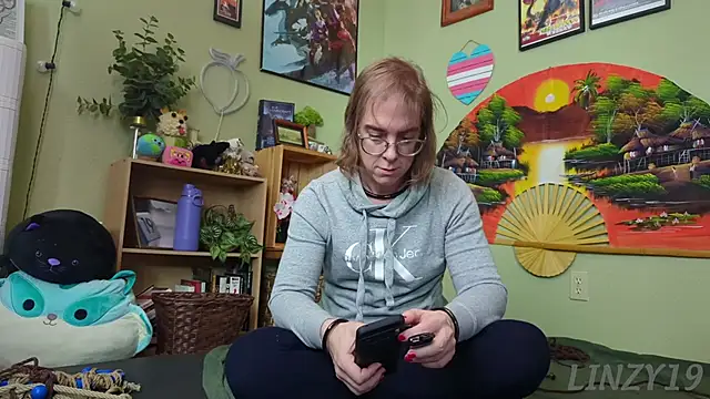 Snapshot of Linzy_19 chatting on 02/22/25, 09:48 Linzy 19 online show from 02/22/25, 09:48