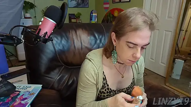 Snapshot of Linzy_19 chatting on 03/20/25, 04:09 Linzy 19 online show from 03/20/25, 04:09