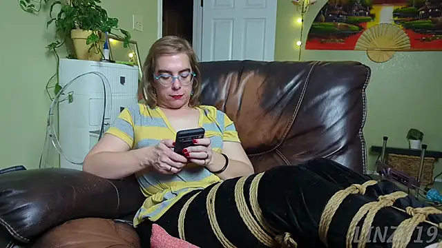 Snapshot of Linzy_19 chatting on 09/14/25, 03:38 Linzy 19 online show from 09/14/25, 03:38