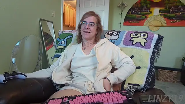 Linzy 19 online show from 09/22/25, 01:35