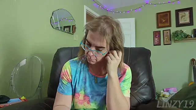 Linzy 19 online show from 11/11/25, 09:26