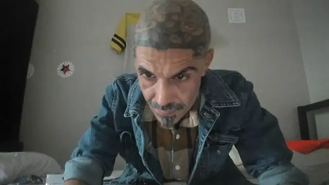 Snapshot of RoosterWabbit chatting on 11/09/25, 03:32 RoosterWabbit online show from 11/09/25, 03:32