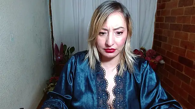 Snapshot of rashellroses22 chatting on 12/11/24, 10:27 rashellroses22 online show from 12/11/24, 10:27