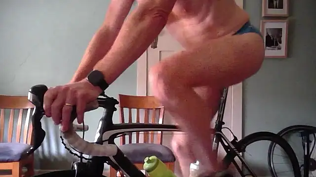 Snapshot of jiggy77777 chatting on 12/23/24, 11:17 jiggy77777 online show from 12/23/24, 11:17