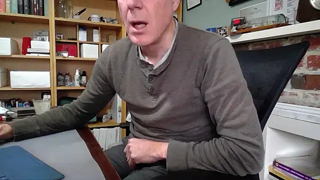 Snapshot of jiggy77777 chatting on 12/21/25, 10:06 jiggy77777 online show from 12/21/25, 10:06