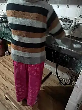 Snapshot of COUPLLE_VILLAGE chatting on 02/14/25, 06:34 COUPLLE VILLAGE online show from 02/14/25, 06:34