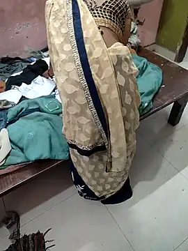 Snapshot of COUPLLE_VILLAGE chatting on 02/24/25, 03:33 COUPLLE VILLAGE online show from 02/24/25, 03:33