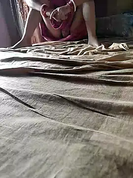 Snapshot of COUPLLE_VILLAGE chatting on 09/17/25, 09:55 COUPLLE VILLAGE online show from 09/17/25, 09:55