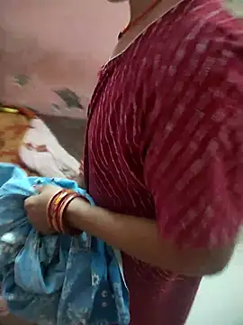 Snapshot of COUPLLE_VILLAGE chatting on 10/31/25, 02:23 COUPLLE VILLAGE online show from 10/31/25, 02:23