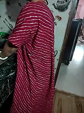 Snapshot of COUPLLE_VILLAGE chatting on 11/04/25, 09:52 COUPLLE VILLAGE online show from 11/04/25, 09:52