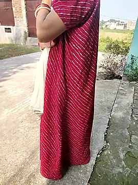 Snapshot of COUPLLE_VILLAGE chatting on 11/08/25, 06:24 COUPLLE VILLAGE online show from 11/08/25, 06:24