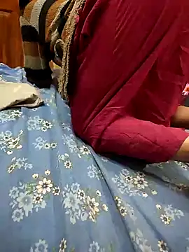 Snapshot of COUPLLE_VILLAGE chatting on 12/22/25, 10:12 COUPLLE VILLAGE online show from 12/22/25, 10:12