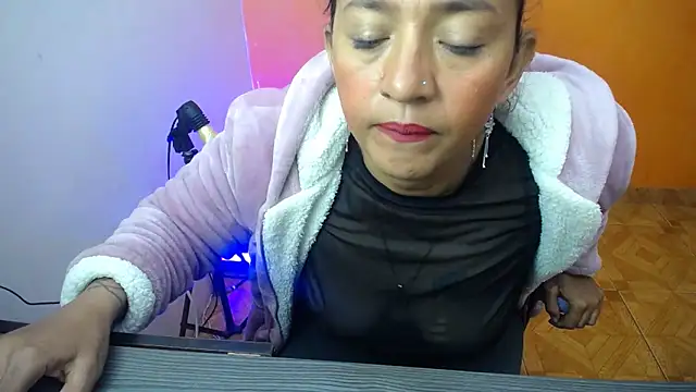 Snapshot of daleska_ayala_1 chatting on 01/24/25, 09:58 daleska ayala 1 online show from 01/24/25, 09:58