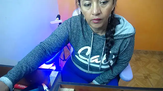 Snapshot of daleska_ayala_1 chatting on 01/27/25, 04:43 daleska ayala 1 online show from 01/27/25, 04:43