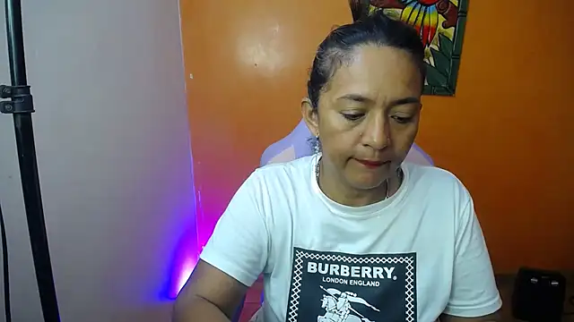 Snapshot of daleska_ayala_1 chatting on 02/01/25, 04:44 daleska ayala 1 online show from 02/01/25, 04:44