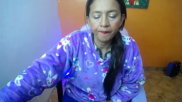 Snapshot of daleska_ayala_1 chatting on 02/16/25, 01:58 daleska ayala 1 online show from 02/16/25, 01:58