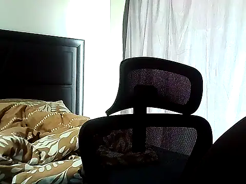 Snapshot of Yardie_bone chatting on 12/16/25, 04:39 Yardie bone online show from 12/16/25, 04:39