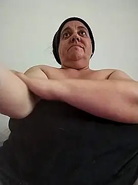 Snapshot of BustyBabyOfficial chatting on 10/09/25, 02:04 BustyBabyOfficial online show from 10/09/25, 02:04