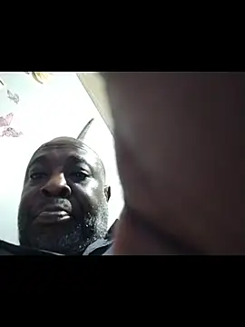 Snapshot of macnificent1fr chatting on 10/19/25, 02:01 macnificent1fr online show from 10/19/25, 02:01