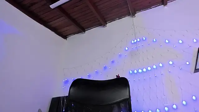 Snapshot of Alizon_1 chatting on 12/18/24, 02:10 Alizon 1 online show from 12/18/24, 02:10