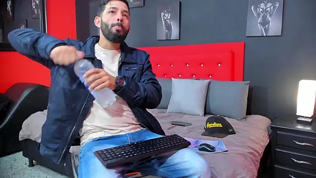 Snapshot of Thiagogomez chatting on 10/07/25, 12:24 Thiagogomez online show from 10/07/25, 12:24